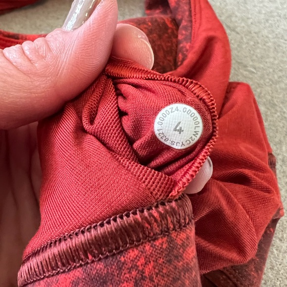 LULULEMON Sz 4 Wunder Train Long Line Med Support Sports Bra Yoga Athleisure $68 - Picture 11 of 12
